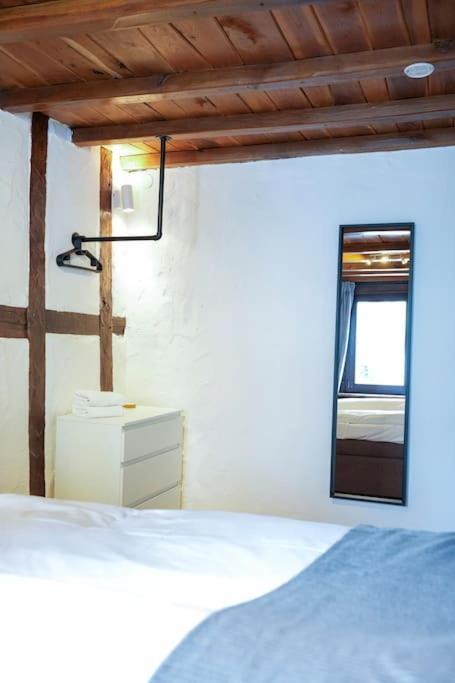 Charmante Fachwerk Wohnung Mit Terrasse In Der Altstadt 코블렌츠 외부 사진